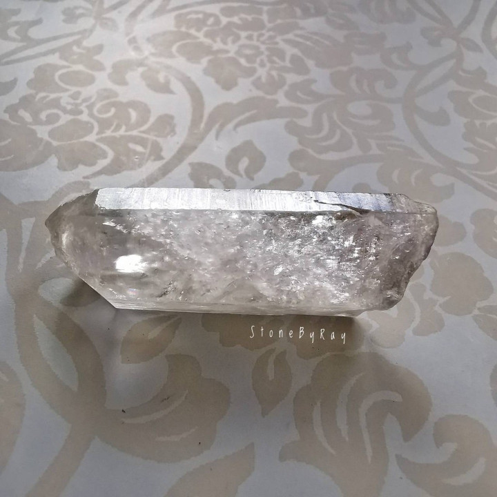 オーラ水晶：天然のヒーリングクリスタルとエネルギー