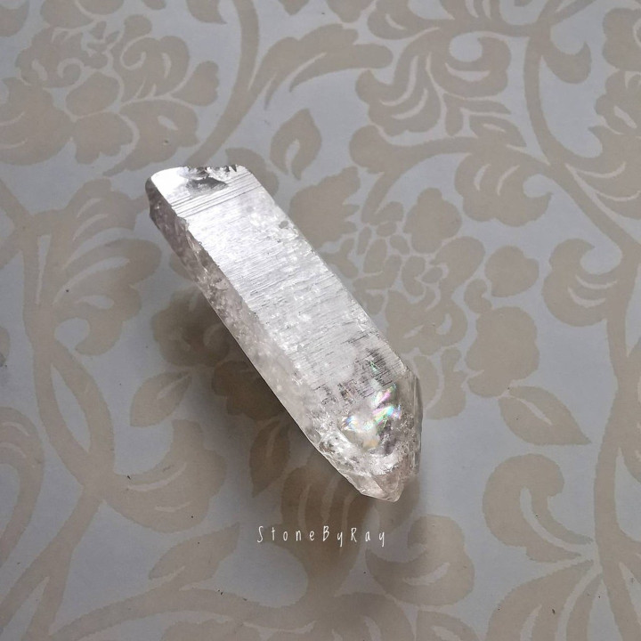オーラ水晶：天然のヒーリングクリスタルとエネルギー