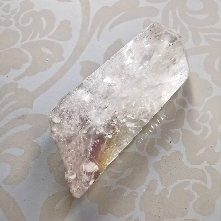オーラ水晶：天然のヒーリングクリスタルとエネルギー