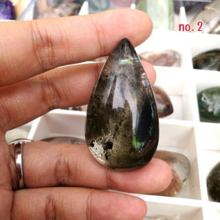 神秘的なロドライト水晶 - エネルギーと明晰さ