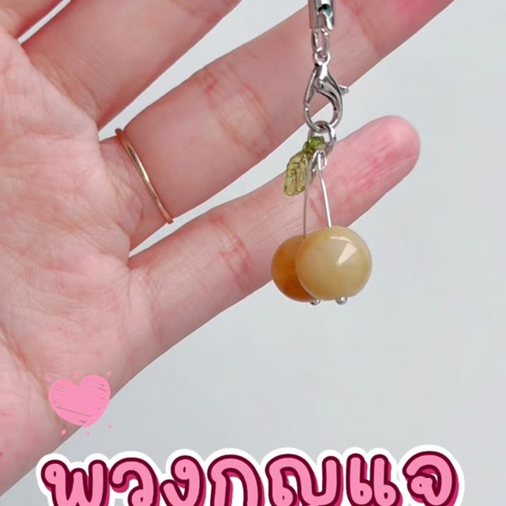 ラッキーチェリーのバッグチャーム｜キュートでユニークなアクセサリー