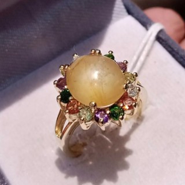 サファイアと宝石があしらわれたスターリングシルバーリング - サイズ53