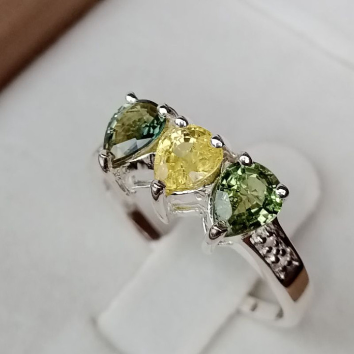 本物のバンカジャ産サファイアを使用したスターリングシルバー製リング（#56）