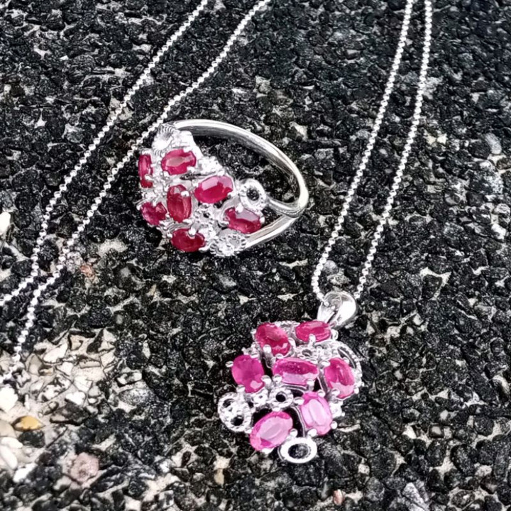 本物のルビーとスターリングシルバーのジュエリーセット