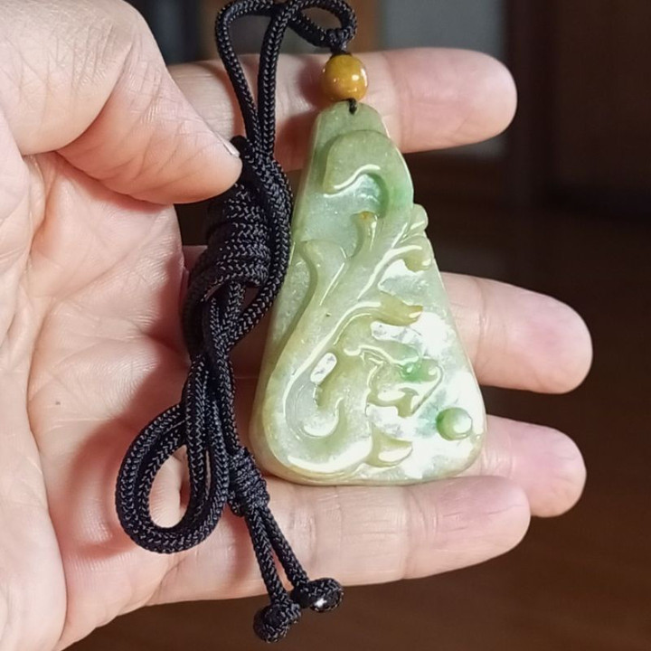 本物のビルマ産翡翠A型ペンダント