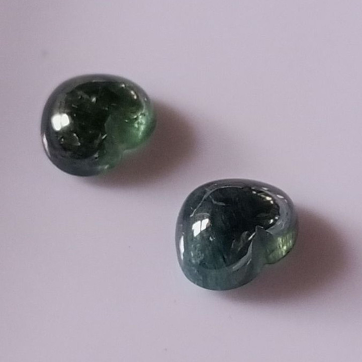 加熱処理済み天然グリーンサファイア 6.25カラット | 鮮やかな色、宝石品質