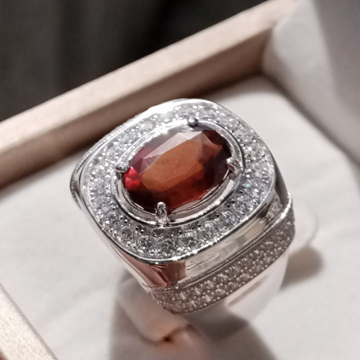 本物のガーネットリング｜4カラットファセットカット、925スターリングシルバー