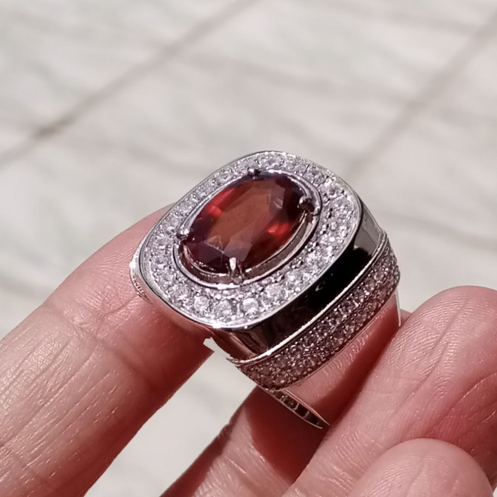 本物のガーネットリング｜4カラットファセットカット、925スターリングシルバー