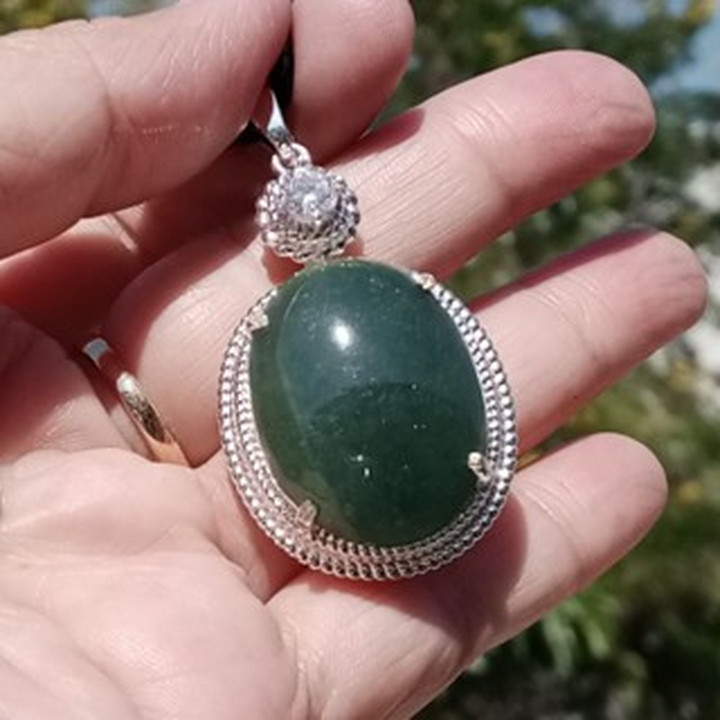 本物のビルマ産翡翠Aペンダント（20.5×27.8mm）