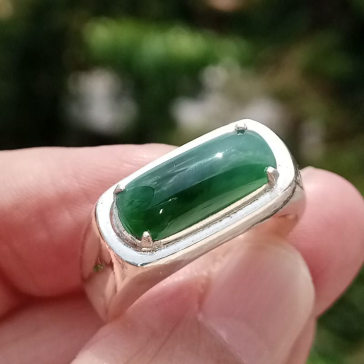本物のビルマ産翡翠リング | 925スターリングシルバー製サドルシャフト