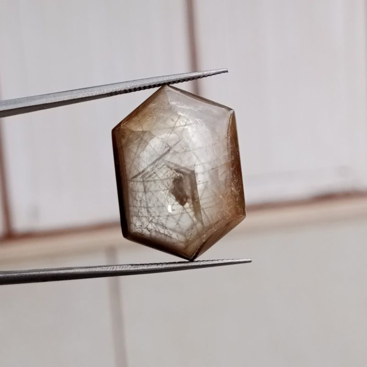 비가열 처리된 스타 옐로우 사파이어 - 50.10ct 원석