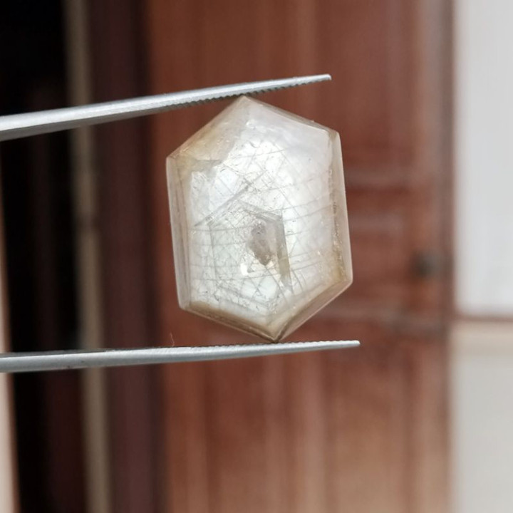 비가열 처리된 스타 옐로우 사파이어 - 50.10ct 원석
