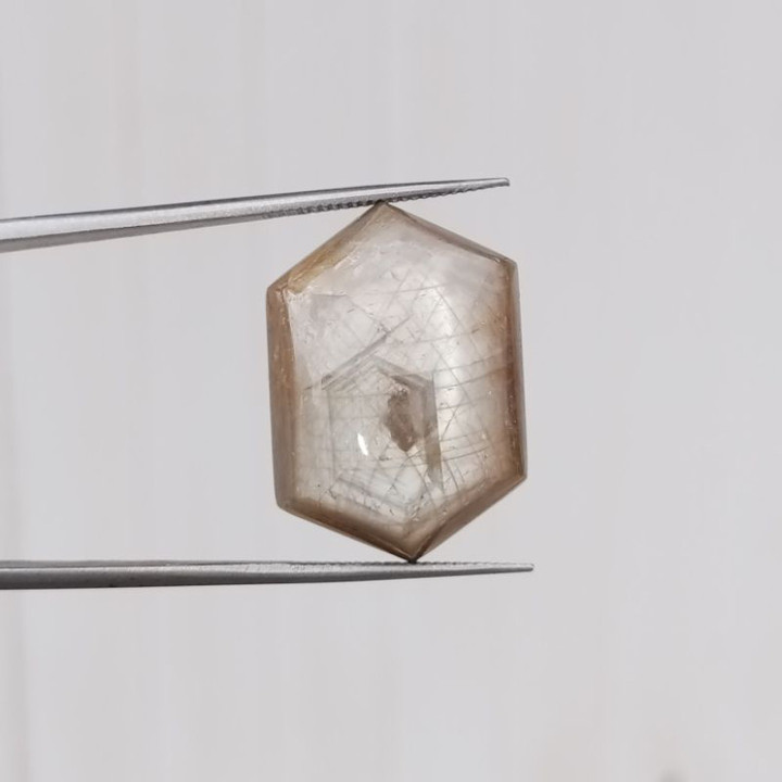 비가열 처리된 스타 옐로우 사파이어 - 50.10ct 원석