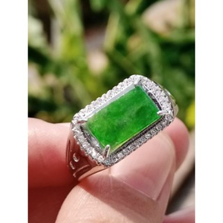 フリーサイズ　本物のビルマ産翡翠リング（7x11x1.5mm）