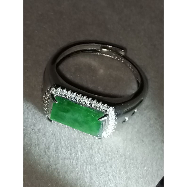 フリーサイズ　本物のビルマ産翡翠リング（7x11x1.5mm）