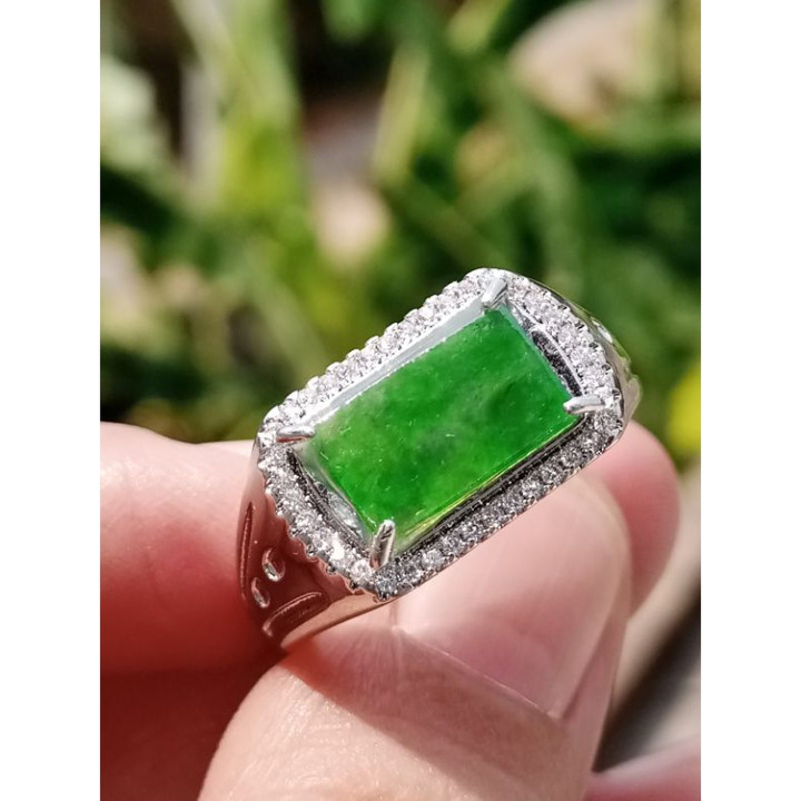 フリーサイズ　本物のビルマ産翡翠リング（7x11x1.5mm）