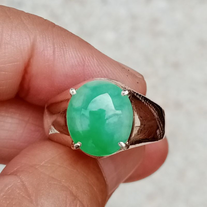 本物のビルマ産翡翠リング（925スターリングシルバー製）