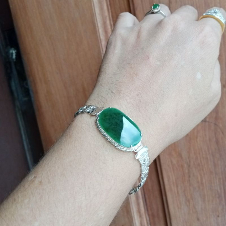 ビルマ産翡翠の宝石ブレスレット（16.5cm）