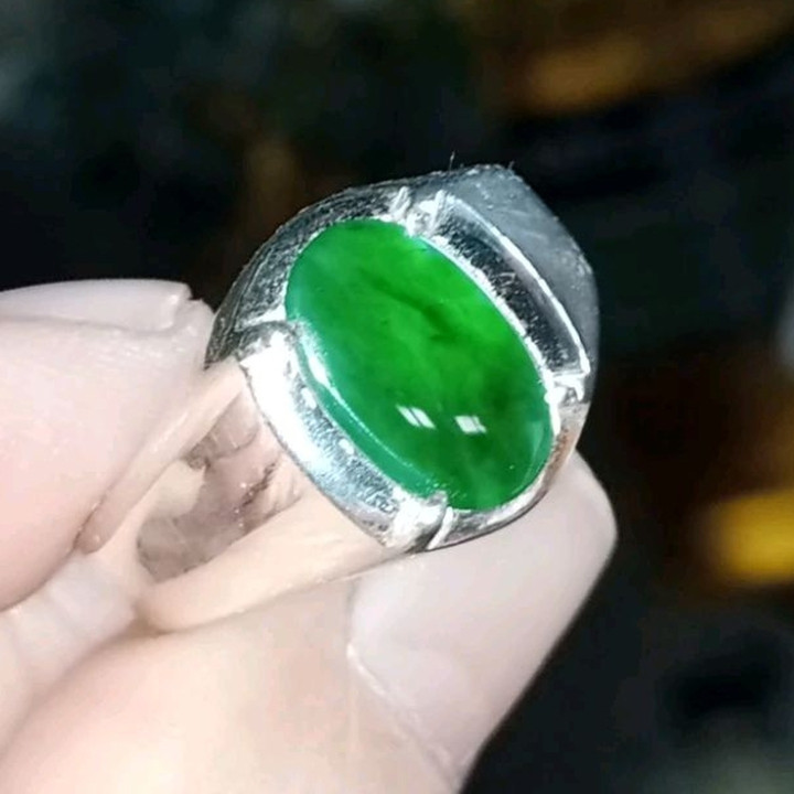 本物のビルマ産翡翠リング｜サイズ57、スターリングシルバー