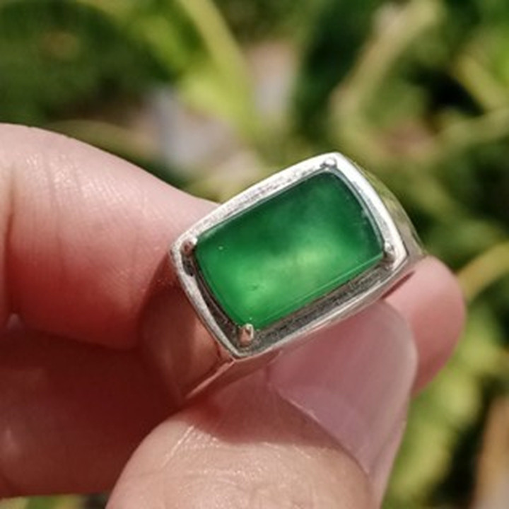 本物のビルマ産翡翠リング（サイズ58）、スターリングシルバー製