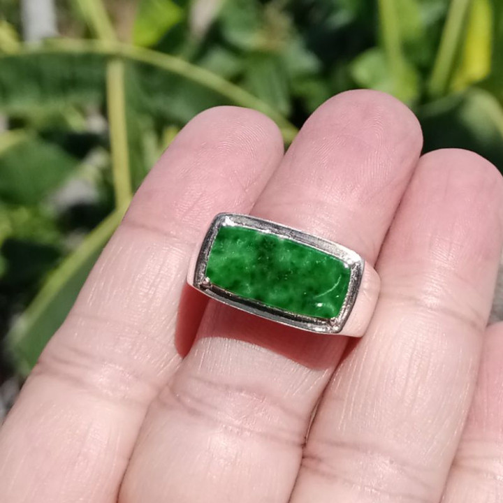 本物のビルマ産翡翠リング（925スターリングシルバー製）
