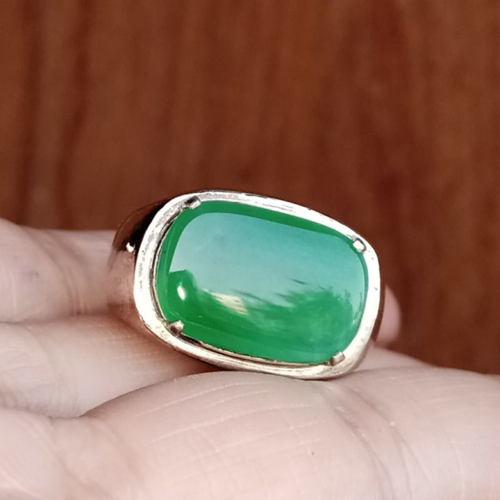 本物のビルマ産翡翠リング（925スターリングシルバー製）