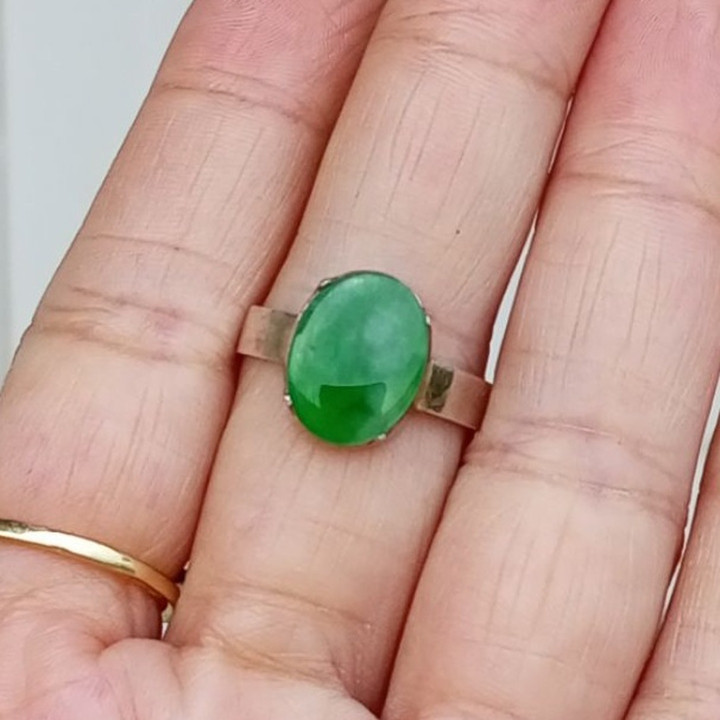 本物のビルマ産翡翠リング | 天然でガラスのような質感