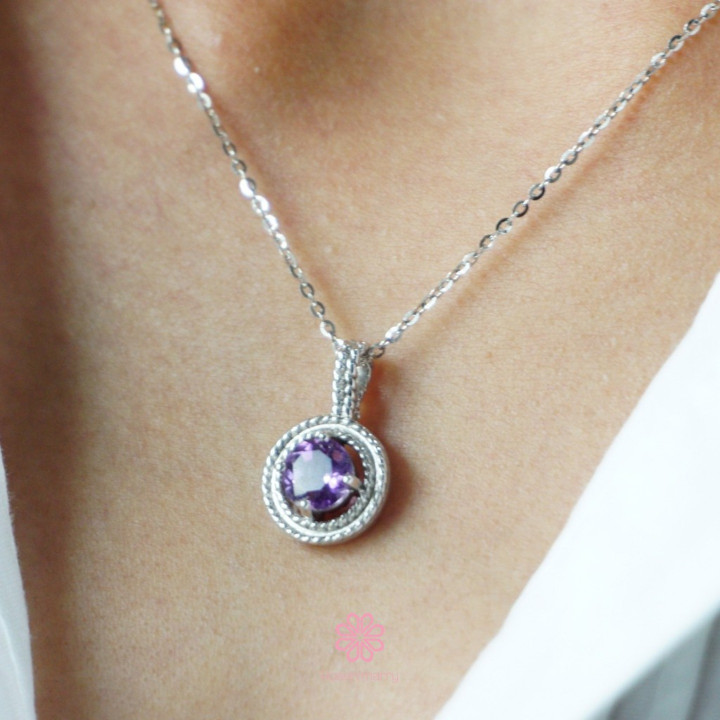 深紅のガーネット入りスターリングシルバーペンダントネックレス（ギフトボックス付き）