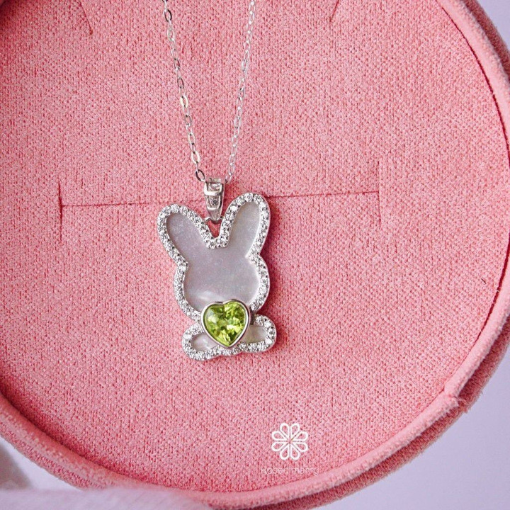 ペリドットペンダントネックレス｜スターリングシルバーと真珠貝
