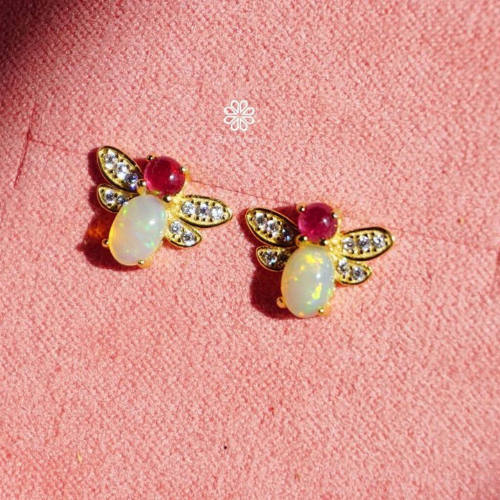 オパールとルビーのスターリングシルバー製スタッドピアス - 幸運をもたらす
