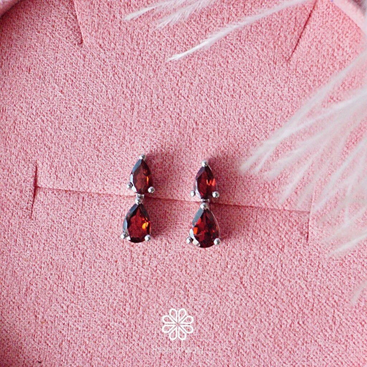 ガーネットのドロップピアス｜925スターリングシルバー、幸運の贈り物