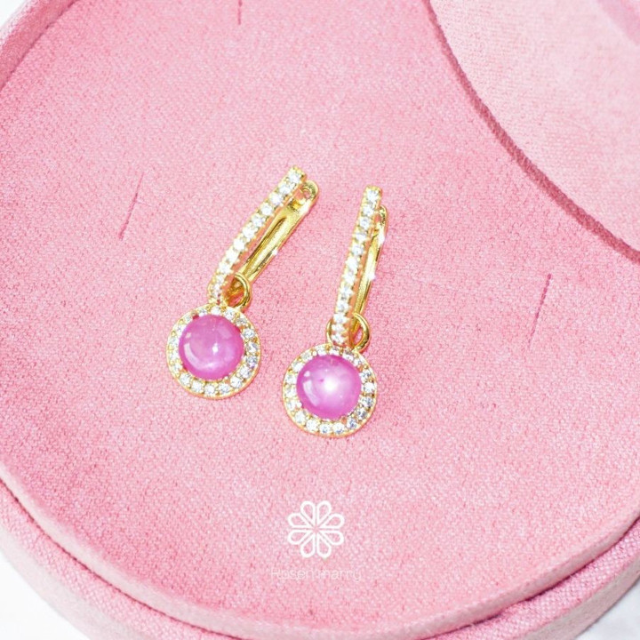 本物のルビーとスターリングシルバーのイヤリング（金メッキ）