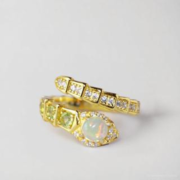 オパールとペリドットの蛇モチーフリング | 925スターリングシルバー | サイズ調整可能