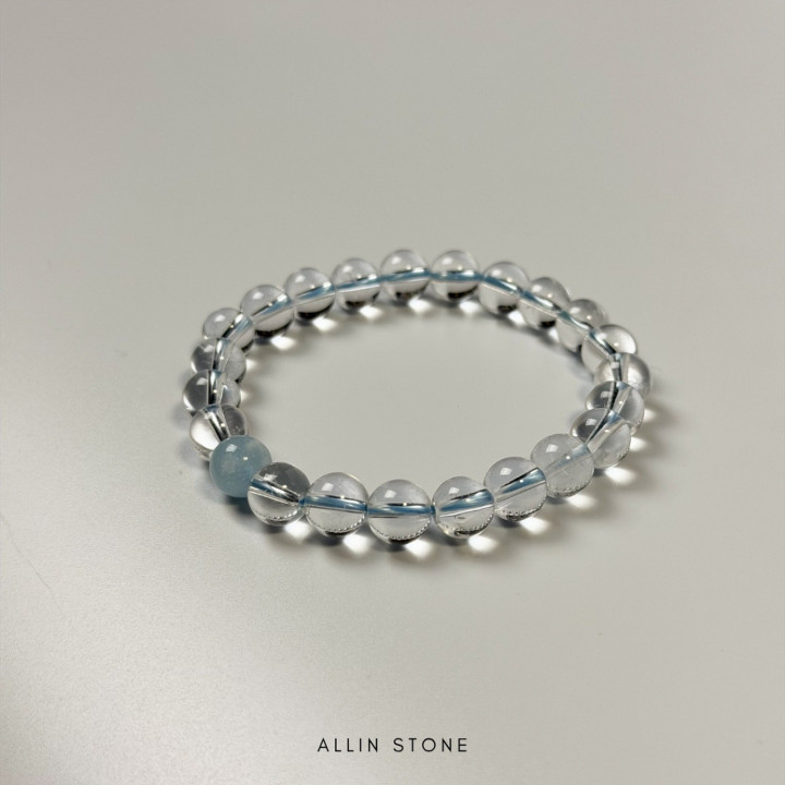 アクアマリンとクォーツのブレスレット：明晰さ、思いやり、そして新たな始まり