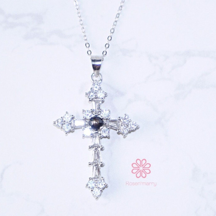 ブラックスタースターサファイアクロスネックレス（スターリングシルバー製）
