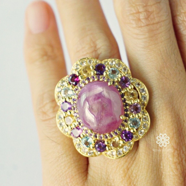 輝くルビーと宝石のリング（スターリングシルバーに金メッキ）