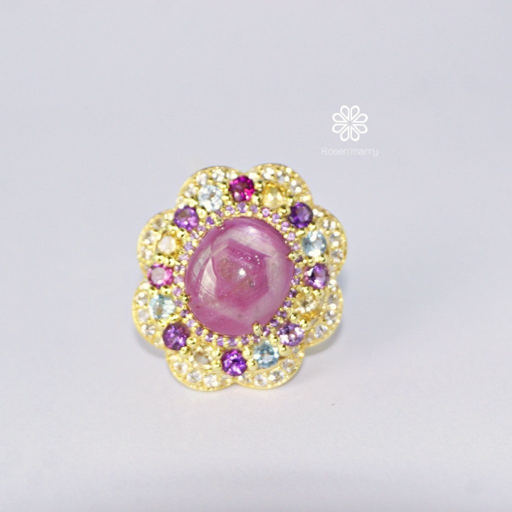 輝くルビーと宝石のリング（スターリングシルバーに金メッキ）