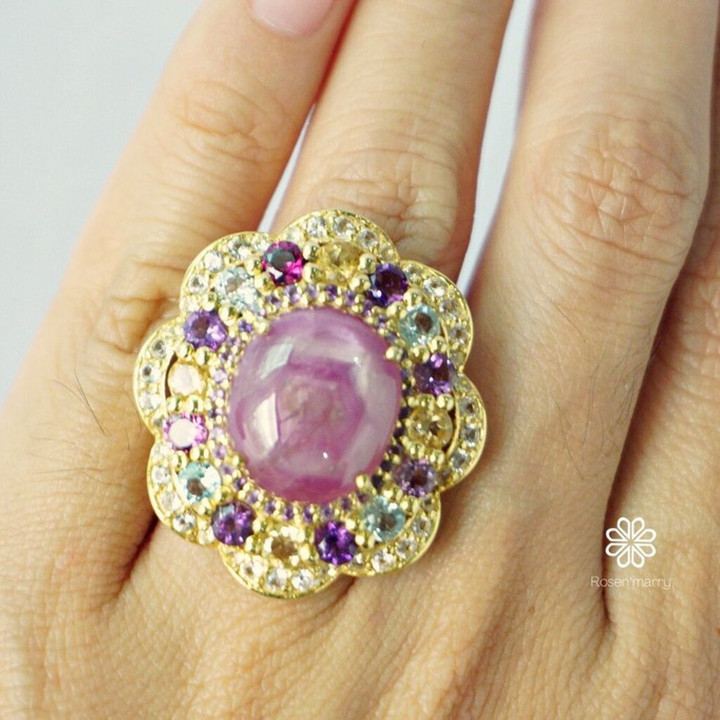 輝くルビーと宝石のリング（スターリングシルバーに金メッキ）