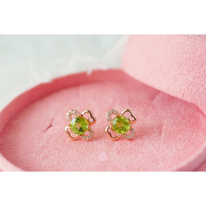 ペリドットとスターリングシルバーのスタッドピアス - RoseMarryギフトジュエリー