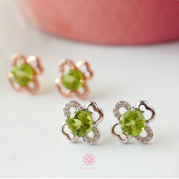 ペリドットとスターリングシルバーのスタッドピアス - RoseMarryギフトジュエリー
