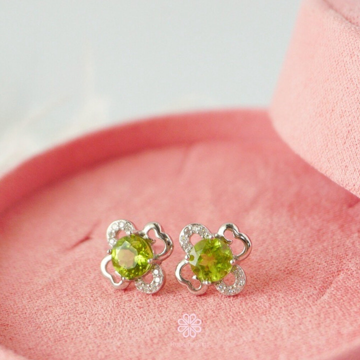 ペリドットとスターリングシルバーのスタッドピアス - RoseMarryギフトジュエリー