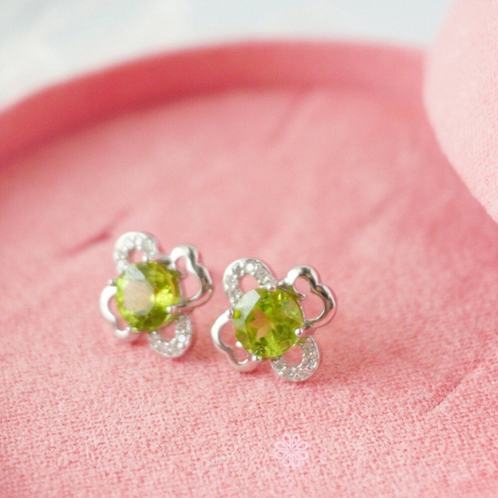 ペリドットとスターリングシルバーのスタッドピアス - RoseMarryギフトジュエリー