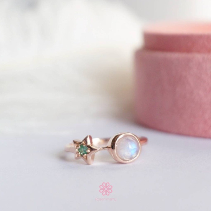 スカイブルームーンストーンとエメラルドのリング｜スターリングシルバー｜グッドフォーチュンジュエリー