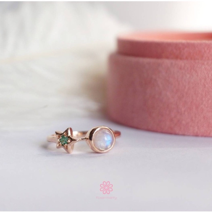 スカイブルームーンストーンとエメラルドのリング｜スターリングシルバー｜グッドフォーチュンジュエリー