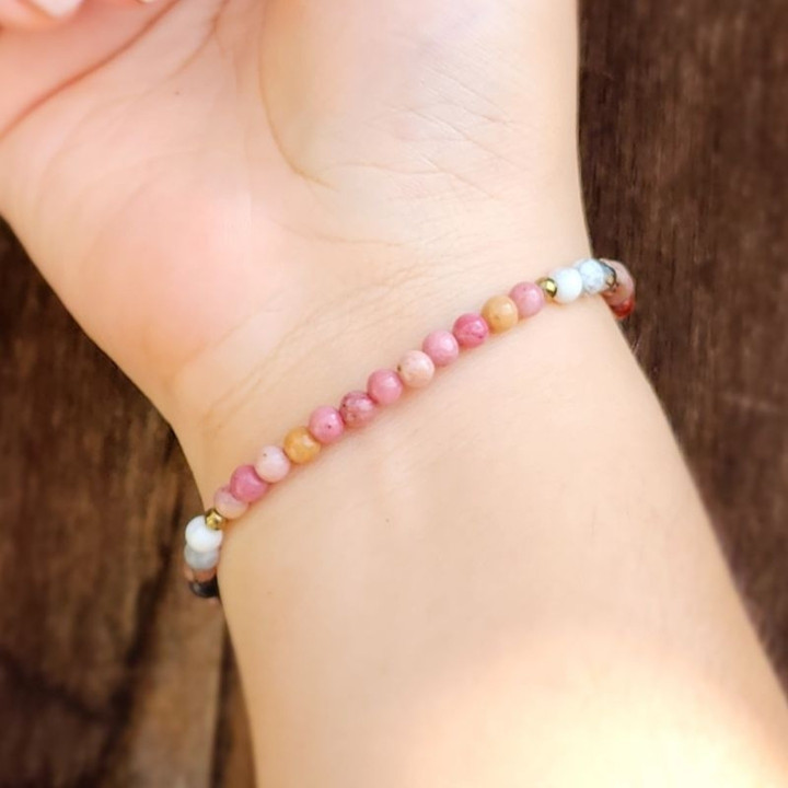 愛と理解を象徴する宝石付きカップルブレスレット