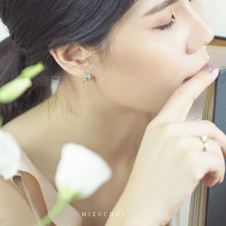 사랑스러운 블루 토파즈 귀걸이 - 토요일의 사랑