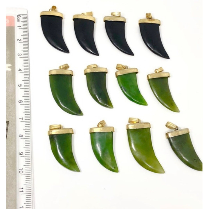 AAA급 품질의 천연 소재에 세련된 디자인이 돋보이는 그린 네프라이트 옥 펜던트