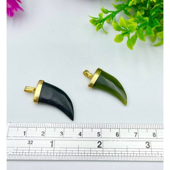 AAA급 품질의 천연 소재에 세련된 디자인이 돋보이는 그린 네프라이트 옥 펜던트