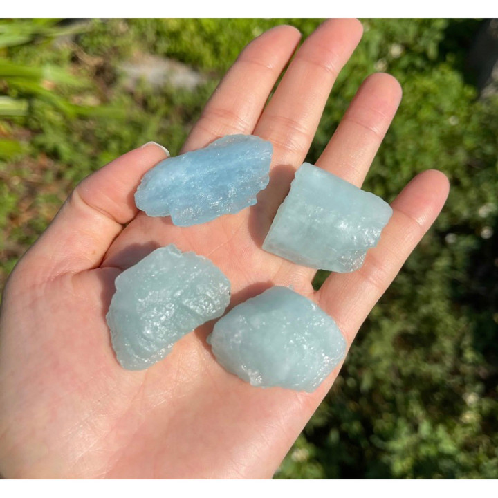 天然ブルーアクアマリン結晶｜原石とヒーリング効果のある標本