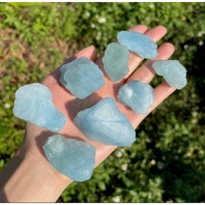 天然ブルーアクアマリン結晶｜原石とヒーリング効果のある標本